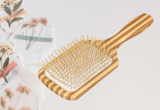 cepillo para estimular el cabello IBLIS MAGAZINE