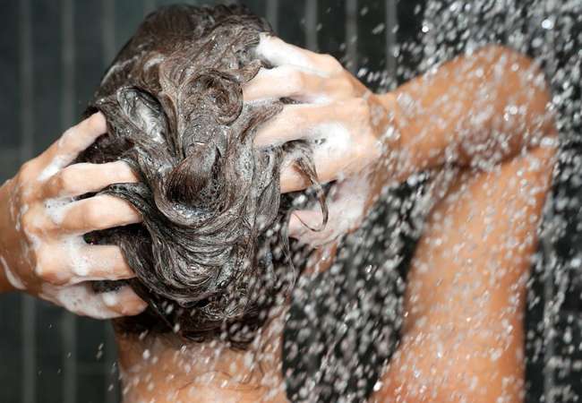 lavado de cabello ducha IBLIS MAGAZINE